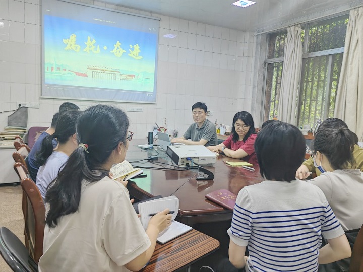 药用植物研究中心党支部组织召开主题教育集中学习会